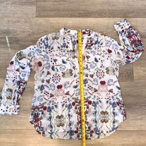 Eden & Olivia White Floral Split-Neck Cotton Blouse with Red & Blue Blooms